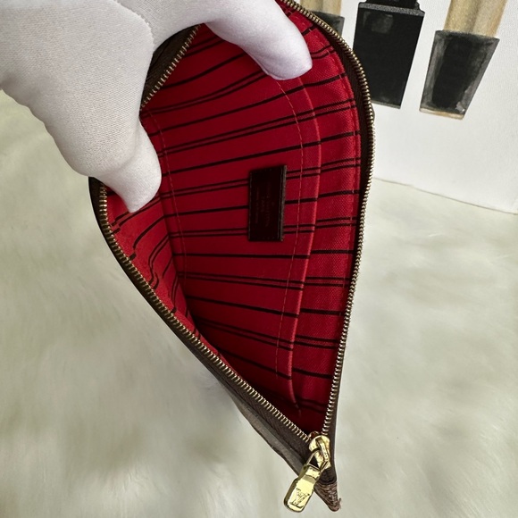 Auth Louis Vuitton Wristlet - Picture 6 of 17